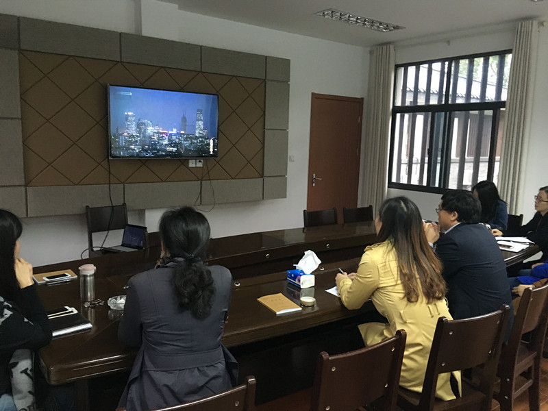 唐子城组织集中观看专题记录片《永远在路上》2_副本.jpg