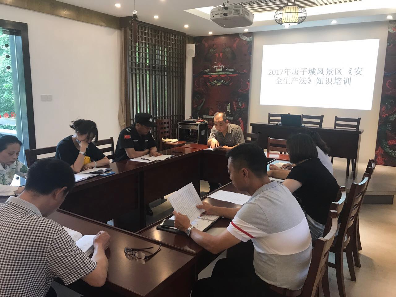 唐子城景区组织开展安全生产法学习活动.jpg