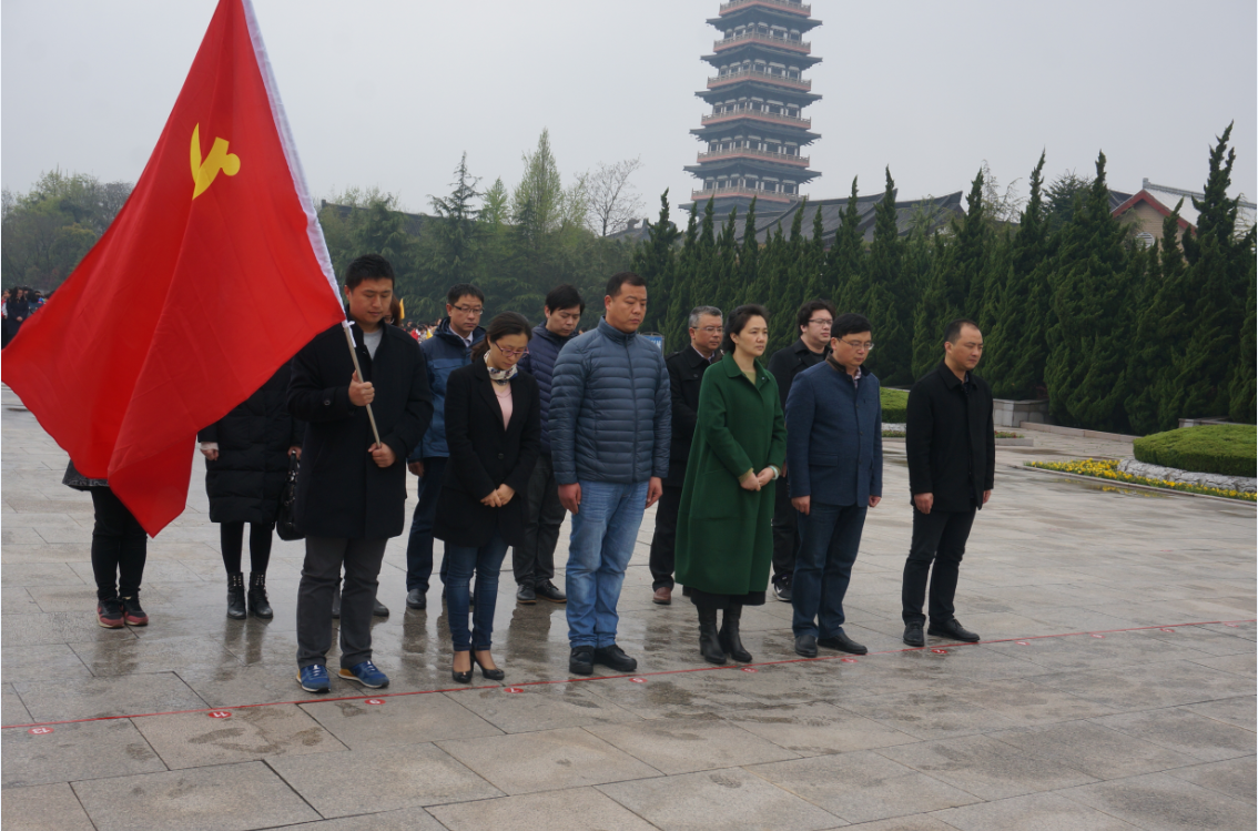 唐子城组织职工开展祭扫烈士陵园活动1.png
